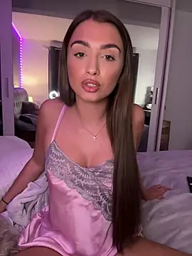 ellariverss online show from August 4, 12:25 am