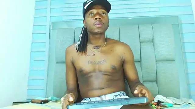 Snapshot of Black_Fire10 chatting on October 5, 12:09 am Black Fire10 online show from October 5, 12:09 am
