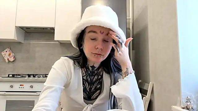 HighelikeGirl online show from March 6, 6:10 am