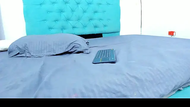 cris dulce online show from November 30, 7:18 pm