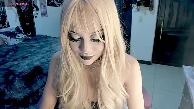 Snapshot of GothKitten666 chatting on April 18, 2:26 am GothKitten666 online show from April 18, 2:26 am