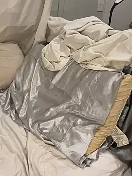 Lilamelon online show from April 18, 9:15 pm