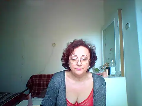 Julia54391 online show from October 13, 7:30 am