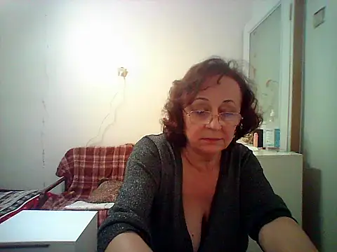 Julia54391 online show from October 13, 7:36 pm