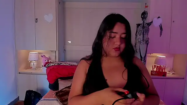 LilyWhitney online show from October 15, 4:01 am