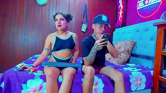 dereck and julie online show from October 31, 3:07 am