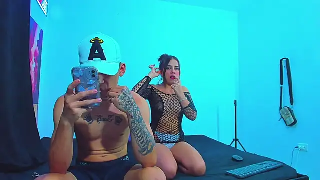 dereck and julie online show from December 5, 12:52 am