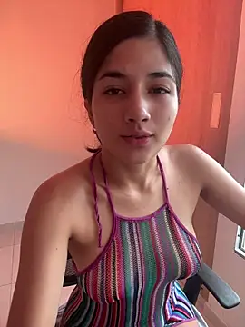 LauraCatalina online show from November 4, 11:31 am