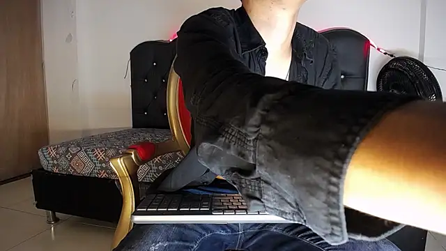 Charlie Cock  online show from November 2, 4:04 am