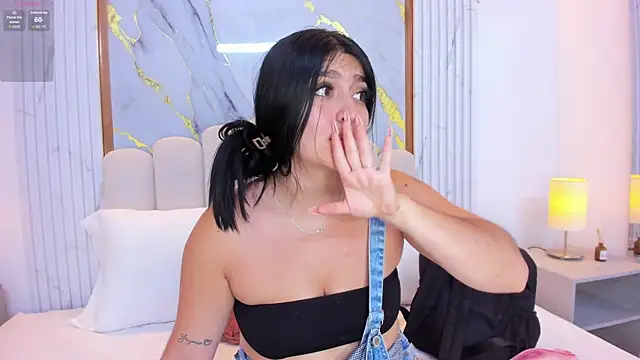 Snapshot of isabel_sofiaa chatting on October 31, 4:35 am isabel sofiaa online show from October 31, 4:35 am