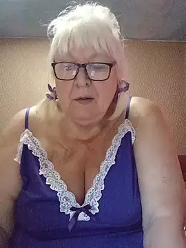 Snapshot of Alexia64231 chatting on July 12, 3:30 am Alexia64231 online show from July 12, 3:30 am