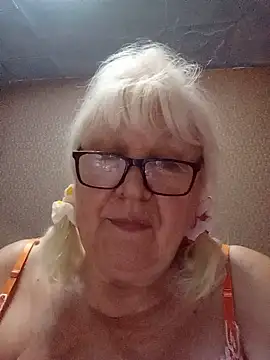 Snapshot of Alexia64231 chatting on July 15, 12:27 am Alexia64231 online show from July 15, 12:27 am
