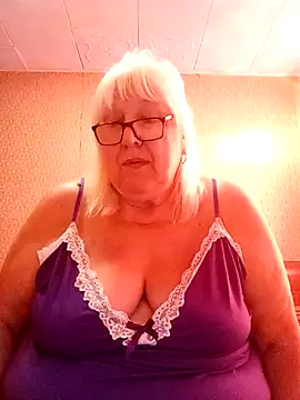 Snapshot of Alexia64231 chatting on July 19, 3:21 am Alexia64231 online show from July 19, 3:21 am