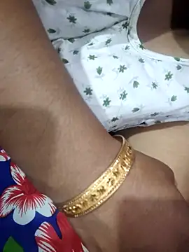 Snapshot of Bhabi-Hot0 chatting on November 17, 6:30 am Bhabi-Hot0 online show from November 17, 6:30 am