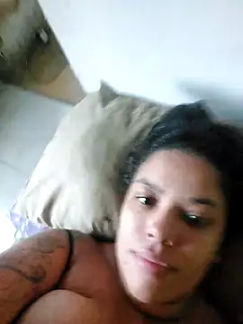 Snapshot of biancaalvess chatting on February 11, 11:37 am biancaalvess online show from February 11, 11:37 am