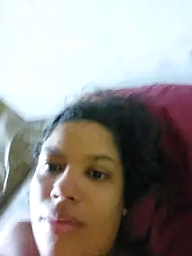 Snapshot of biancaalvess chatting on February 14, 12:13 pm biancaalvess online show from February 14, 12:13 pm