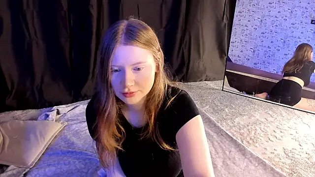 Snapshot of Lillie_Berry chatting on October 3, 4:31 am Lillie Berry online show from October 3, 4:31 am