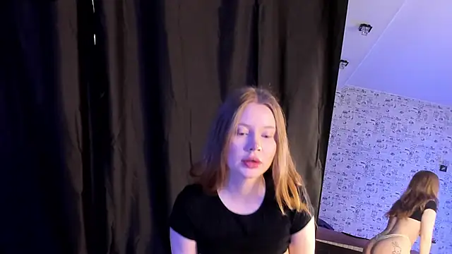 Snapshot of Lillie_Berry chatting on October 4, 4:43 am Lillie Berry online show from October 4, 4:43 am