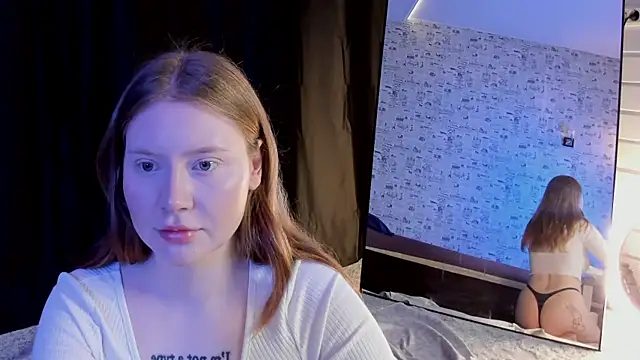 Snapshot of Lillie_Berry chatting on October 9, 4:54 am Lillie Berry online show from October 9, 4:54 am