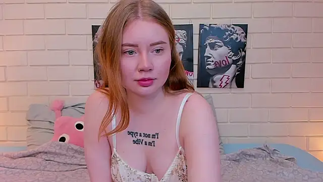 Snapshot of Lillie_Berry chatting on October 17, 4:59 am Lillie Berry online show from October 17, 4:59 am