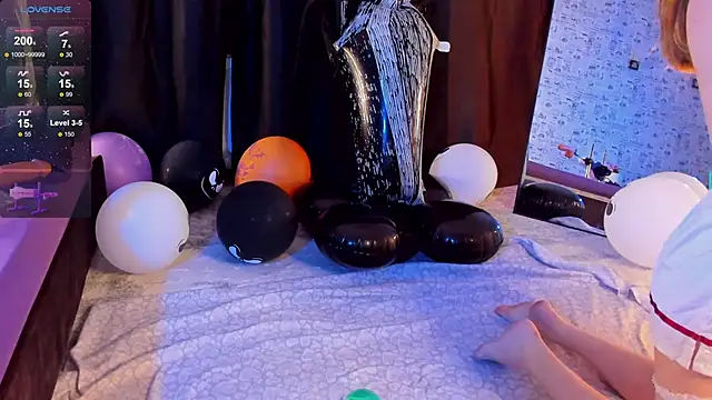 Snapshot of Lillie_Berry chatting on October 31, 5:08 am Lillie Berry online show from October 31, 5:08 am