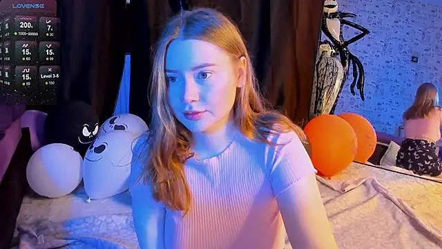 Snapshot of Lillie_Berry chatting on November 1, 4:25 am Lillie Berry online show from November 1, 4:25 am