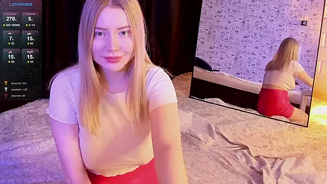 Snapshot of Lillie_Berry chatting on November 11, 4:45 am Lillie Berry online show from November 11, 4:45 am