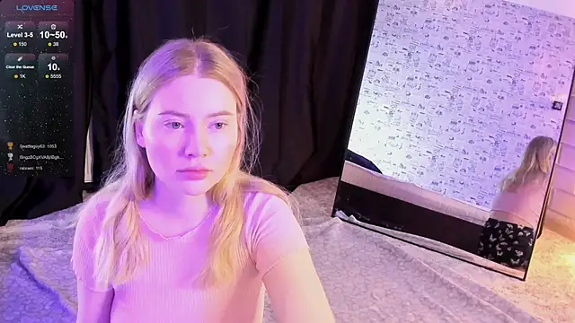 Snapshot of Lillie_Berry chatting on November 16, 4:29 am Lillie Berry online show from November 16, 4:29 am