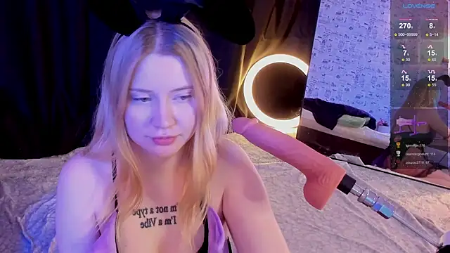 Snapshot of Lillie_Berry chatting on November 22, 4:39 pm Lillie Berry online show from November 22, 4:39 pm