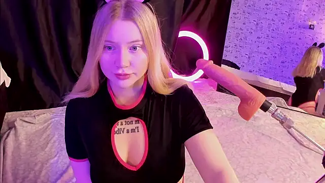 Snapshot of Lillie_Berry chatting on November 30, 4:38 am Lillie Berry online show from November 30, 4:38 am