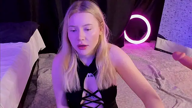 Snapshot of Lillie_Berry chatting on December 3, 4:20 am Lillie Berry online show from December 3, 4:20 am