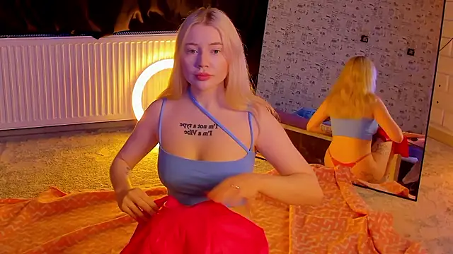 Lillie Berry online show from February 27, 4:45 am