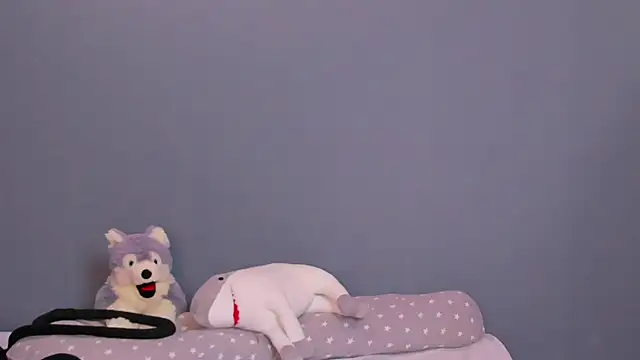 Lillie Berry online show from April 15, 4:30 am