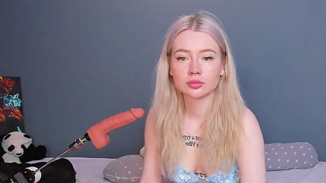 Lillie Berry online show from April 22, 4:48 am