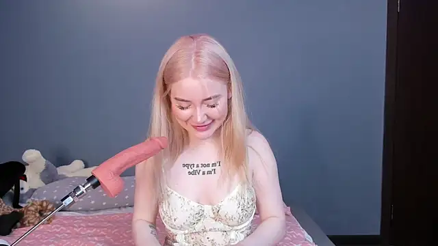 Lillie Berry online show from April 25, 4:48 am