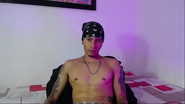 Snapshot of Daniel_laverde chatting on September 14, 8:52 pm Daniel laverde online show from September 14, 8:52 pm