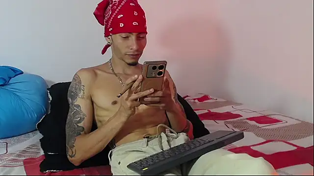 Snapshot of Daniel_laverde chatting on September 15, 7:58 pm Daniel laverde online show from September 15, 7:58 pm