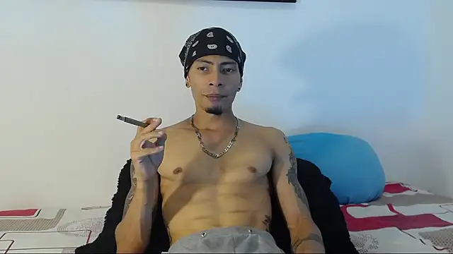 Snapshot of Daniel_laverde chatting on September 17, 6:53 pm Daniel laverde online show from September 17, 6:53 pm