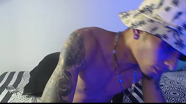 Snapshot of Daniel_laverde chatting on September 20, 7:04 pm Daniel laverde online show from September 20, 7:04 pm