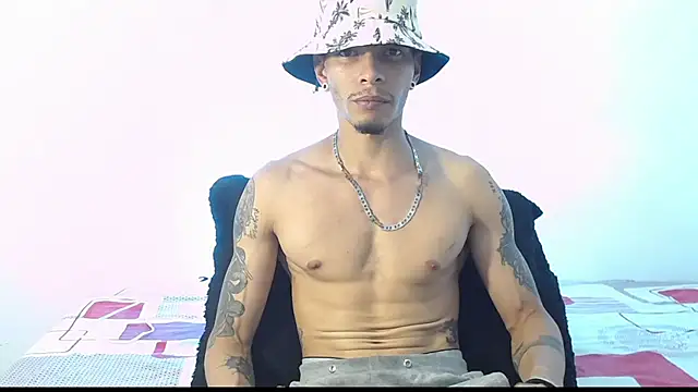 Snapshot of Daniel_laverde chatting on October 7, 7:55 pm Daniel laverde online show from October 7, 7:55 pm