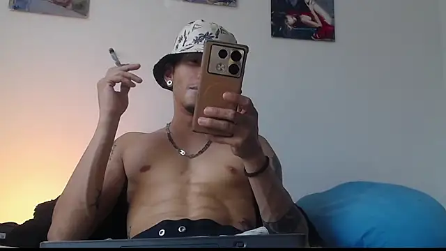 Snapshot of Daniel_laverde chatting on October 17, 6:21 pm Daniel laverde online show from October 17, 6:21 pm