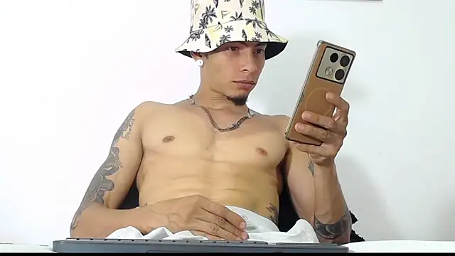 Snapshot of Daniel_laverde chatting on October 28, 7:16 pm Daniel laverde online show from October 28, 7:16 pm