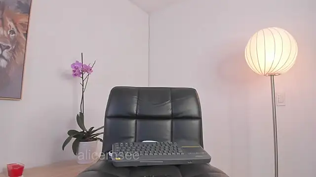 Snapshot of _Alicerosee chatting on June 3, 8:36 pm Alicerosee online show from June 3, 8:36 pm