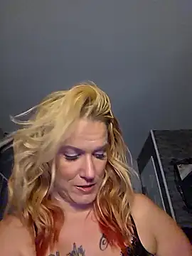 Snapshot of RhondaRump chatting on May 28, 5:27 am RhondaRump online show from May 28, 5:27 am