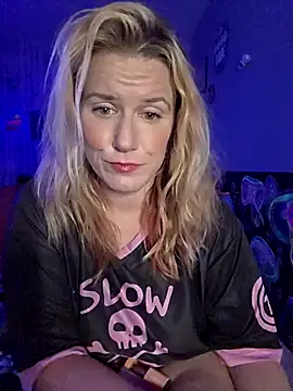 Snapshot of RhondaRump chatting on June 6, 4:06 am RhondaRump online show from June 6, 4:06 am