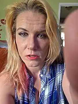 Snapshot of RhondaRump chatting on June 9, 3:23 pm RhondaRump online show from June 9, 3:23 pm