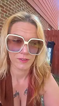 Snapshot of RhondaRump chatting on June 11, 3:10 pm RhondaRump online show from June 11, 3:10 pm