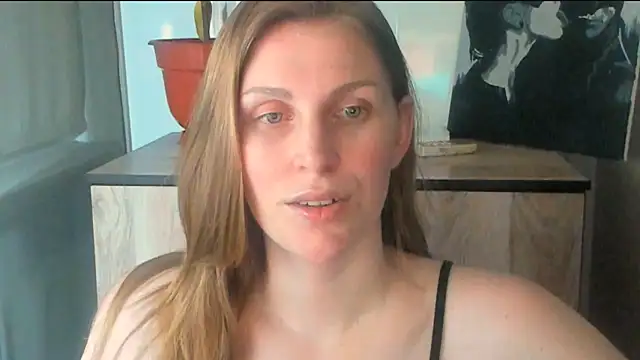 JuliaMuuun online show from April 24, 7:27 pm