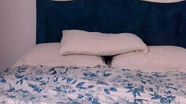 Snapshot of angelinhaaa chatting on November 29, 2:03 am angelinhaaa online show from November 29, 2:03 am