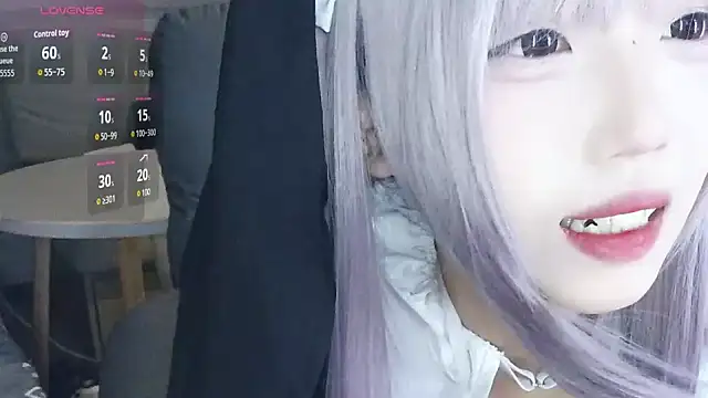 Snapshot of a5l2e0x chatting on October 19, 11:27 pm a5l2e0x online show from October 19, 11:27 pm